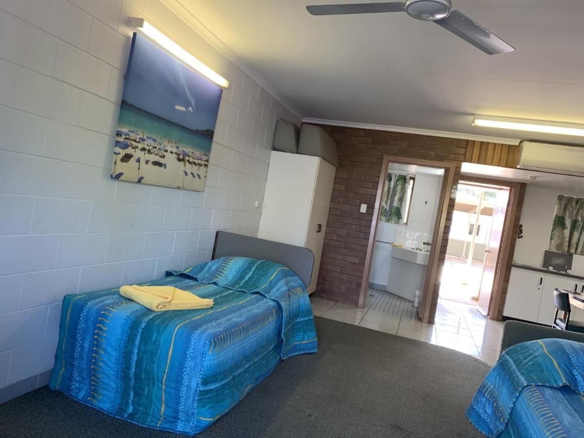 Sandpiper Motel Sarina Zewnętrze zdjęcie