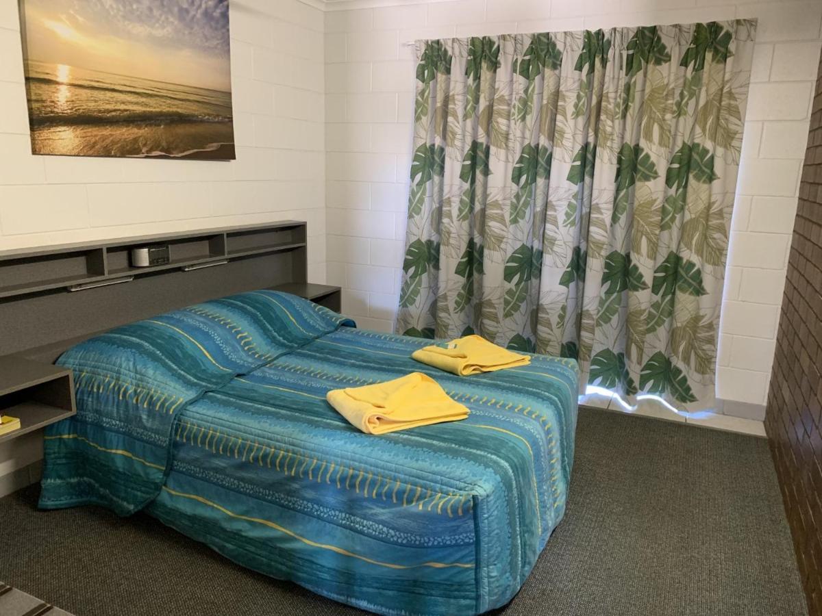 Sandpiper Motel Sarina Zewnętrze zdjęcie